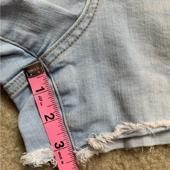 Universal Thread Distressed Jean Shorts-Light Wash-Women’s Size 8-Button Fly - Picture 7 of 8